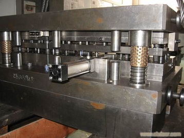 屏蔽罩級(jí)進(jìn)模 屏蔽罩級(jí)進(jìn)模 高清大圖 屏蔽罩級(jí)進(jìn)模 高清圖片